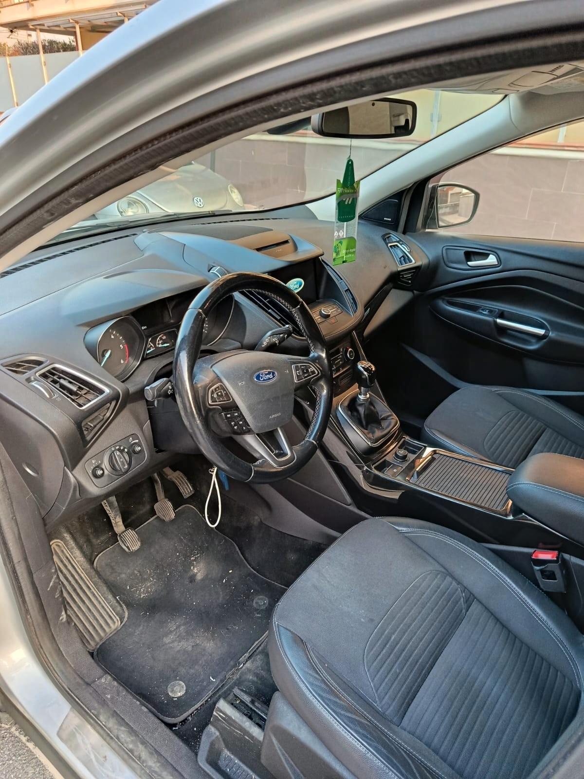 Ford Kuga 2.0 TDCI 150 CV S&S 4WD Powershift Titanium