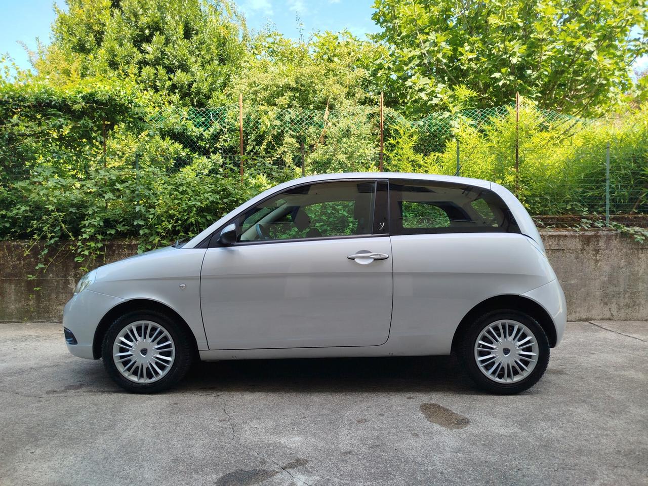 Lancia Ypsilon 1.2 BENZINA 60cv / 35.900km