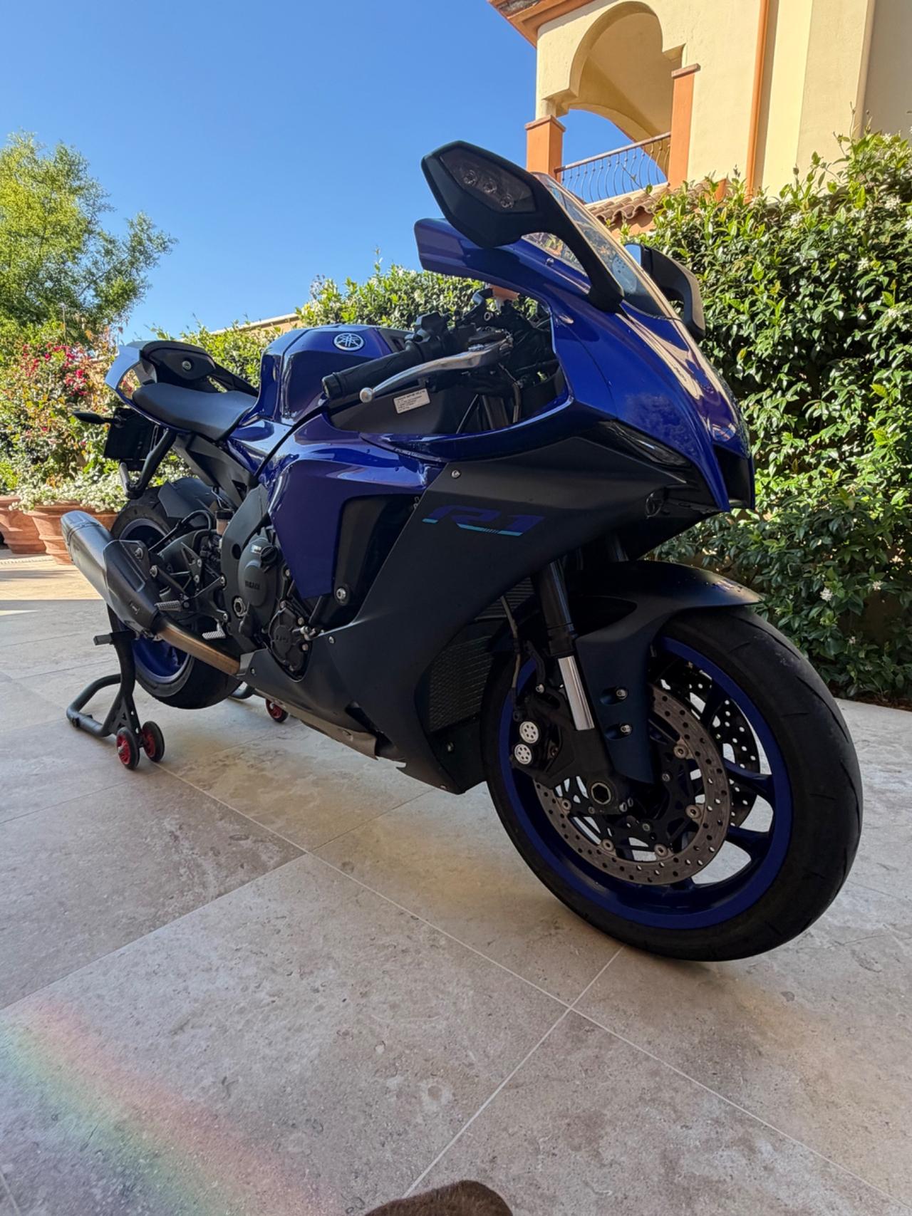 Yamaha YZF R1 Full