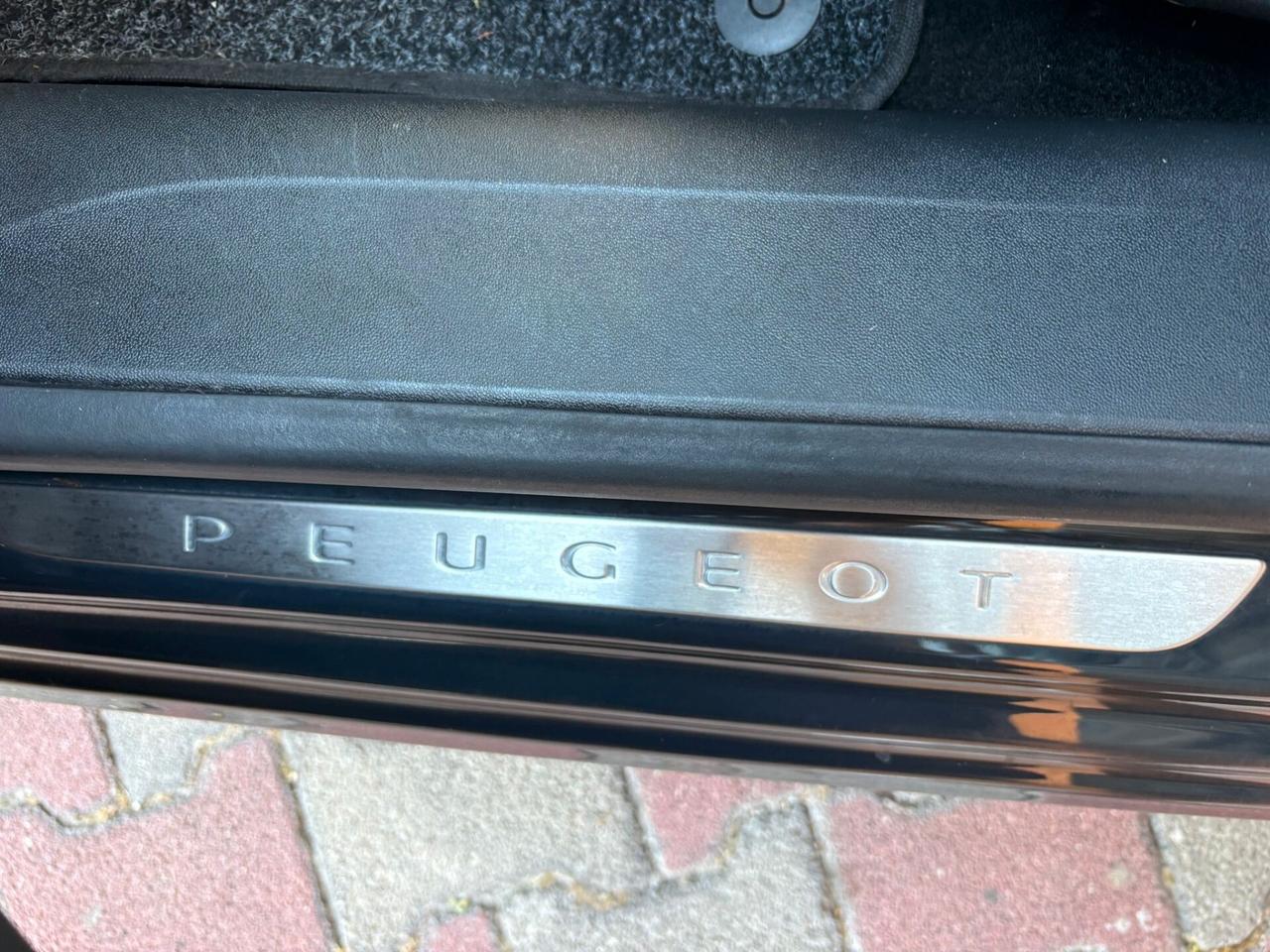 Peugeot 208 PureTech 82 Stop&Start 5 porte Signature