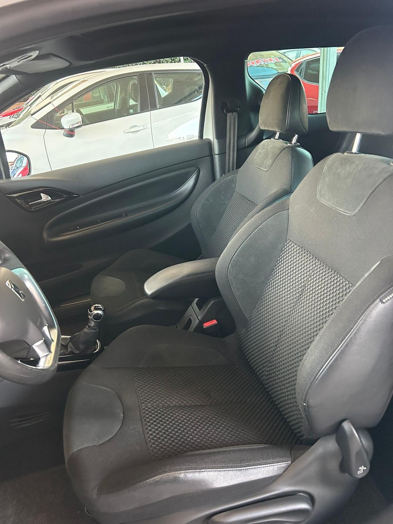 Citroen DS3 1.2 VTi 82 So Chic Cabrio