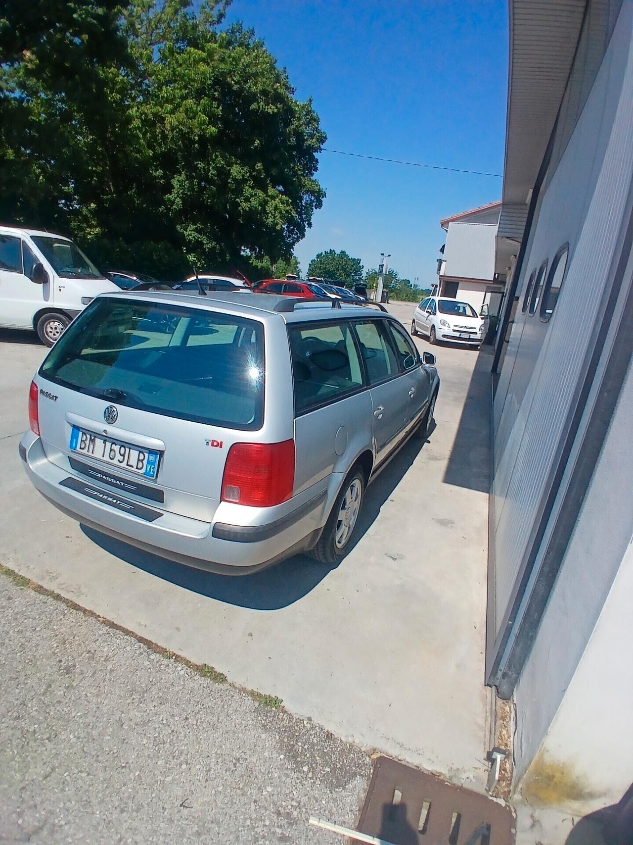 Volkswagen Passat 1.9 TDI/115 CV cat Variant C.line vista e piaciuta !!