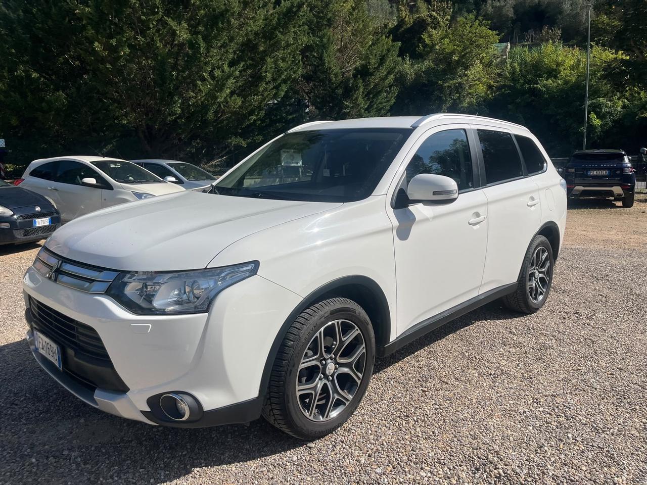 Mitsubishi Outlander 2.2 Diesel // 4X4 // 7 Posti