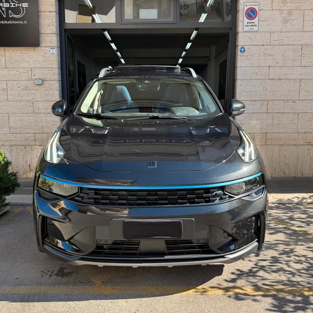 Lynk&co 01 PHEV 261cv More