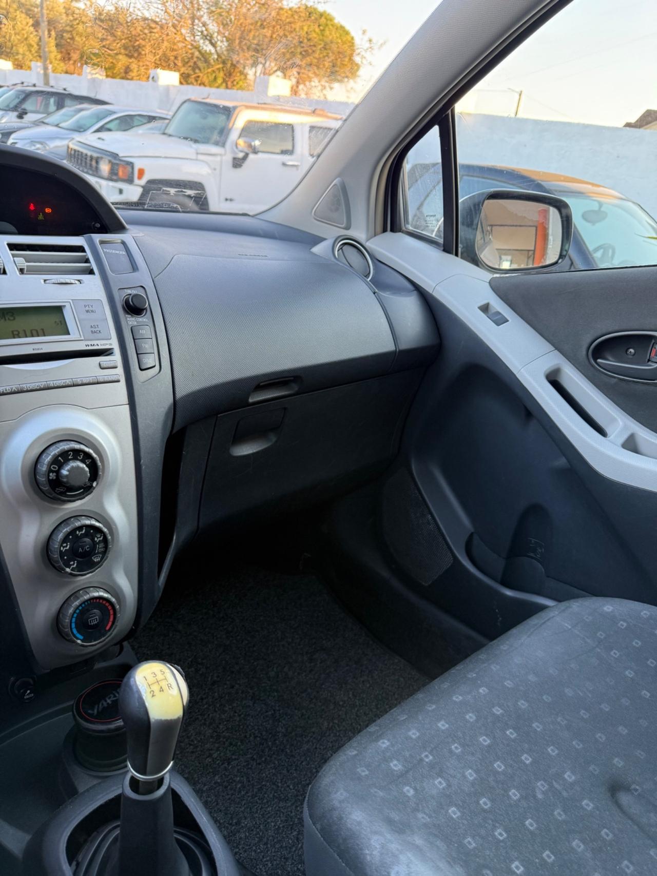 Toyota Yaris 1.0 5 porte Neo patentati