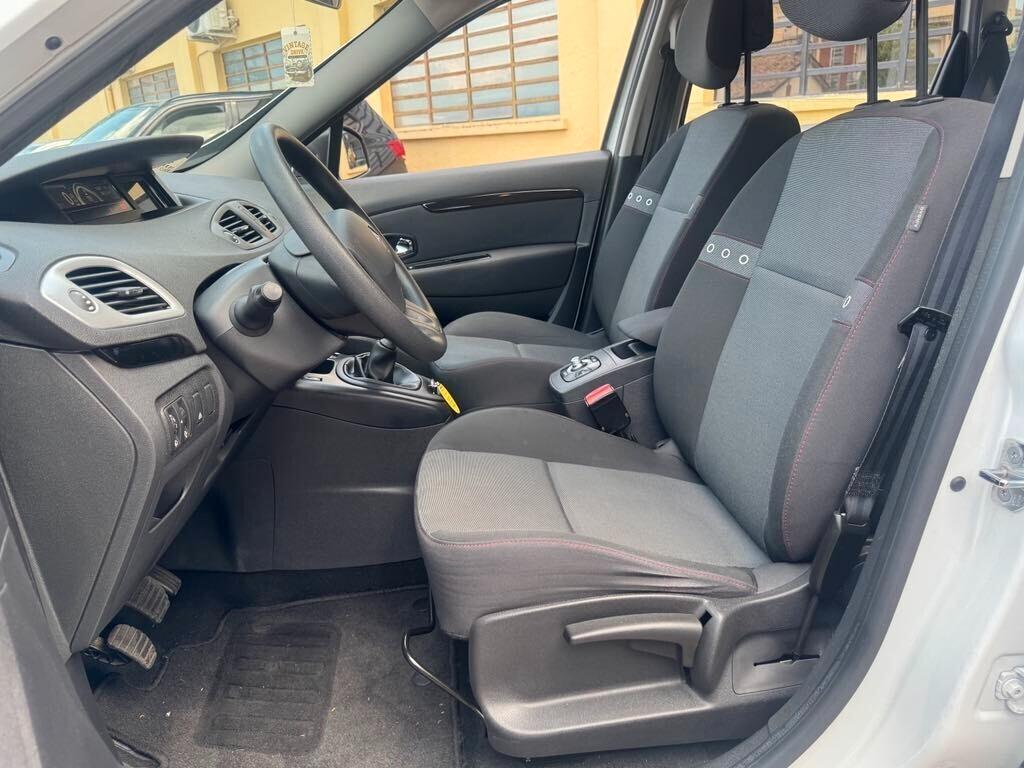 Renault Scenic DIESEL 2012 70.000km NEOPATENTATI