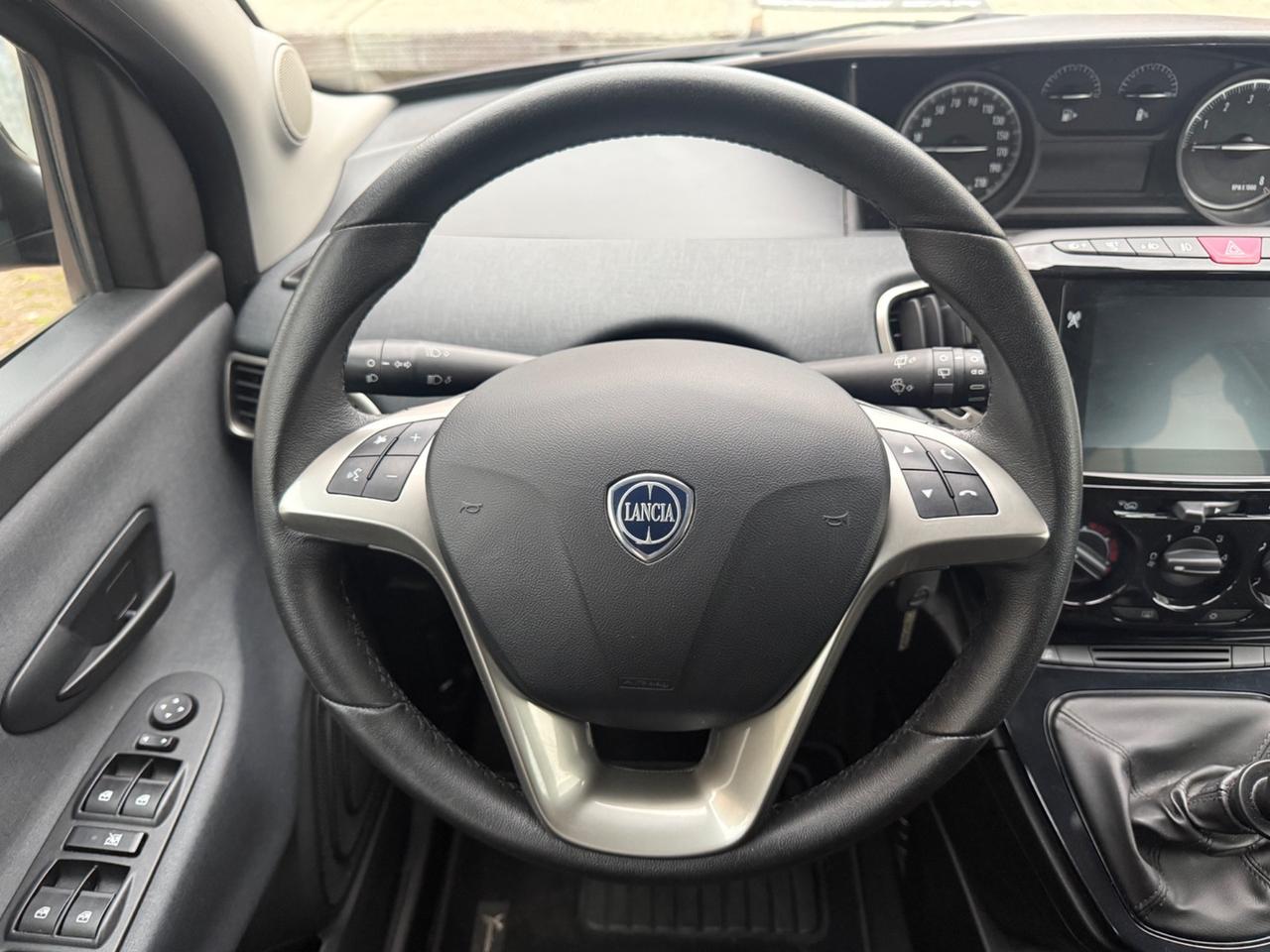 Lancia Ypsilon 1.0 Firefly Hybrid Gold PERFETTA!!!