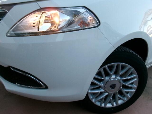 Lancia Ypsilon 0.9 TwinAir 85 CV 5 porte Metano Ecochic Gold