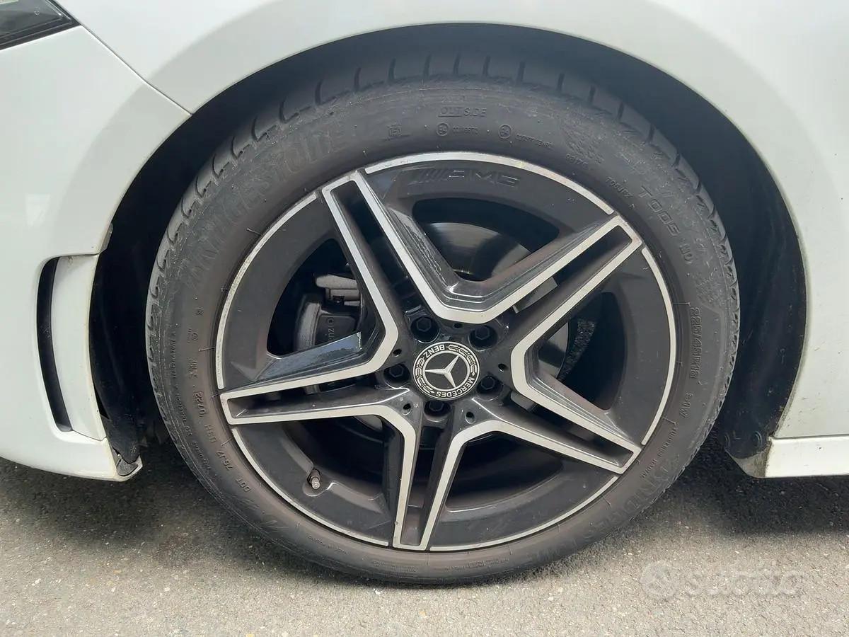 Mercedes A 180 Premium AMG Line 7G-DCT