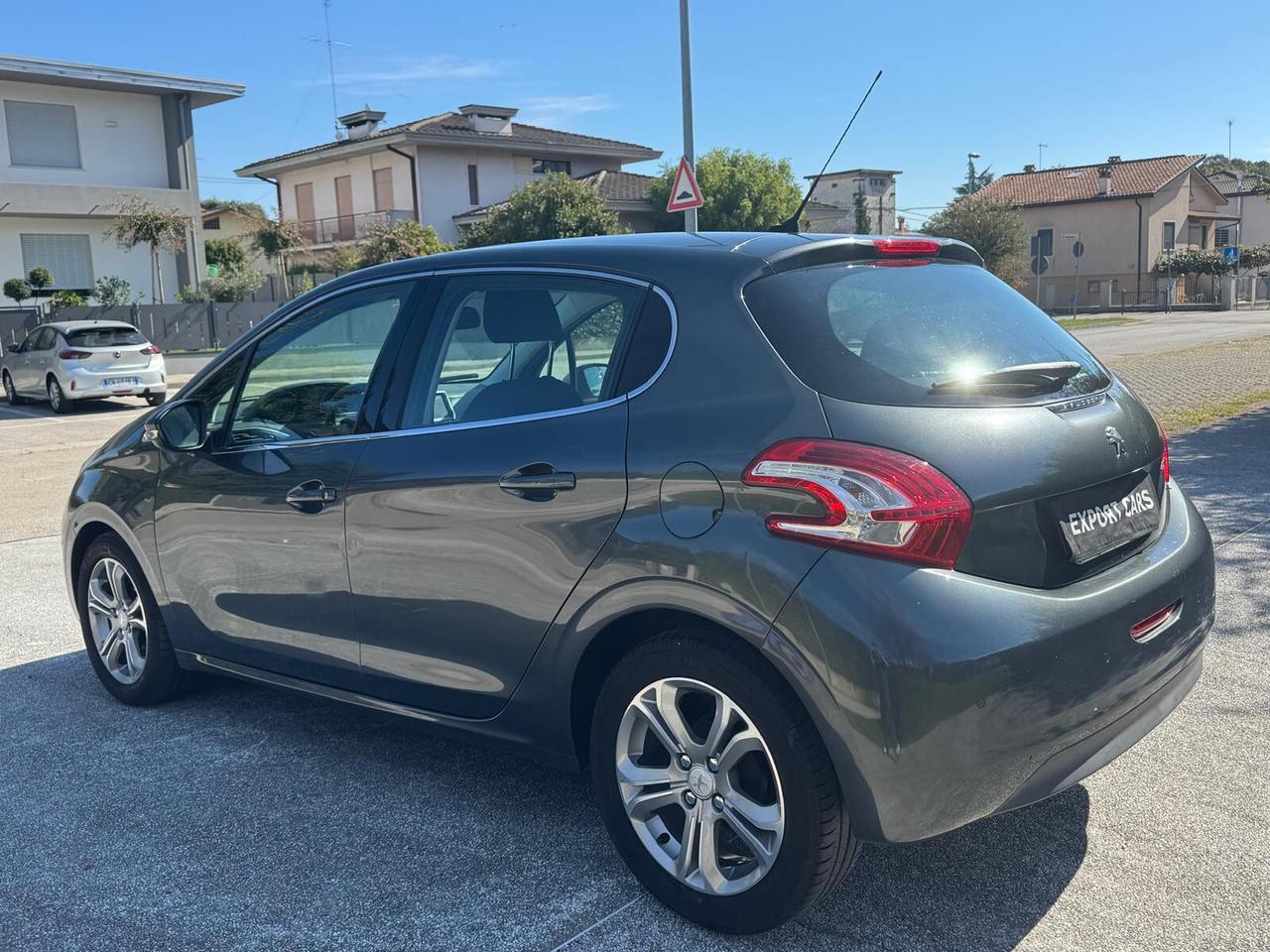 PEUGEOT 208 1.4 HDi 68 CV 5 Porte Allure – NAVIGATORE – 121.000 KM