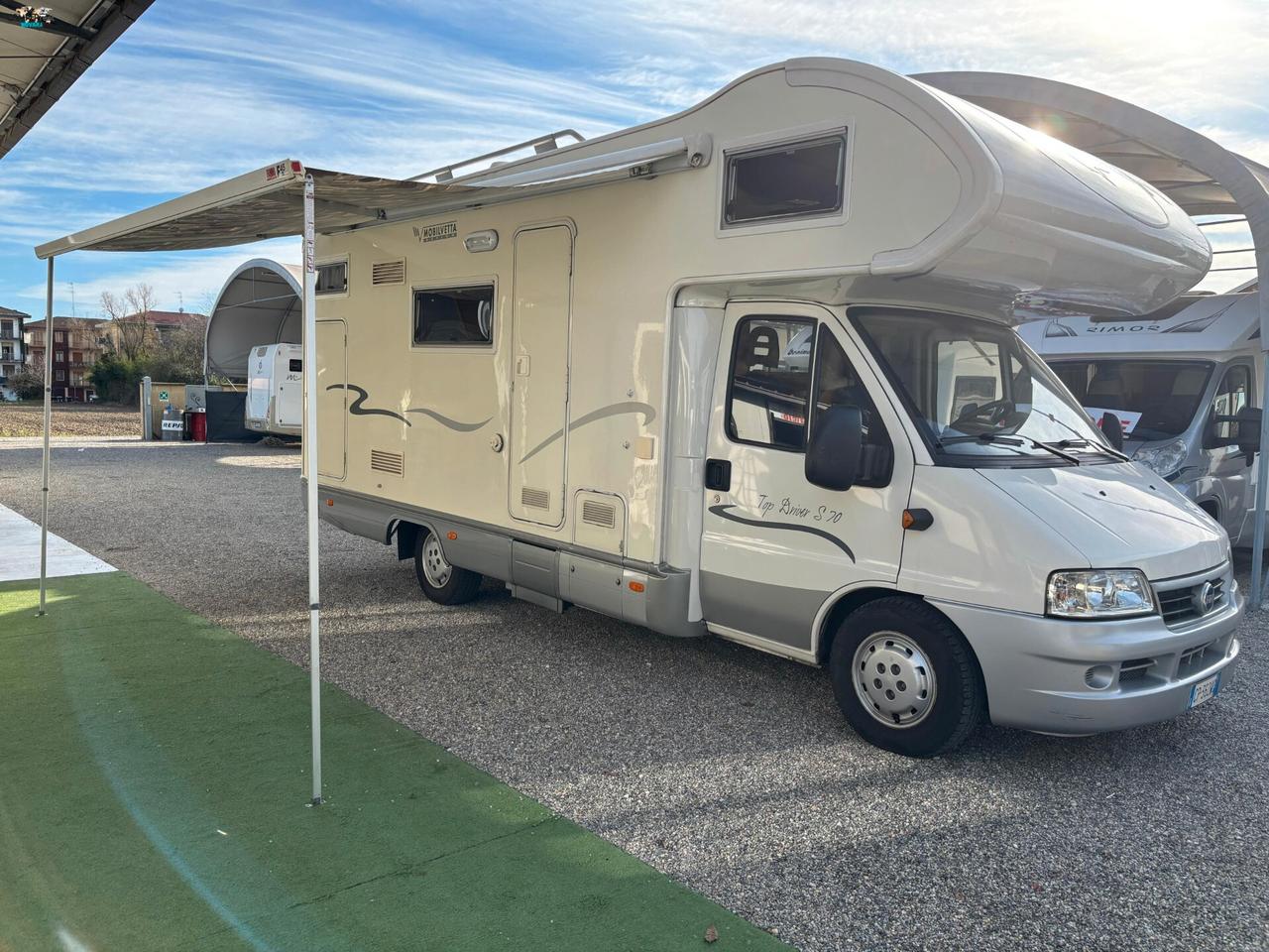 Mobilvetta TOP DRIVER S 70 - Mansardato compatto con letti a castello in coda