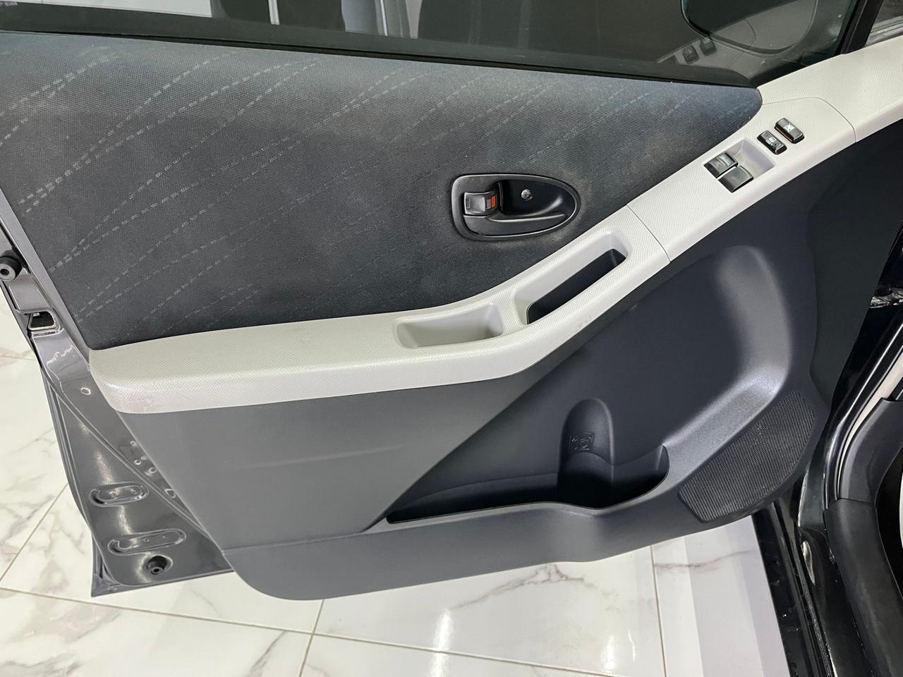 Toyota Yaris 1.3 5 porte Navi OK NEOPATENTATI