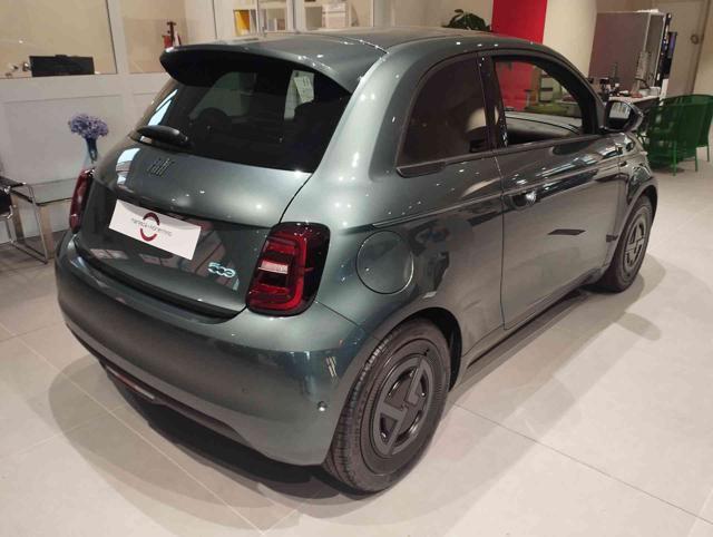 FIAT 500e Berlina 42 kWh Giorgio Armani