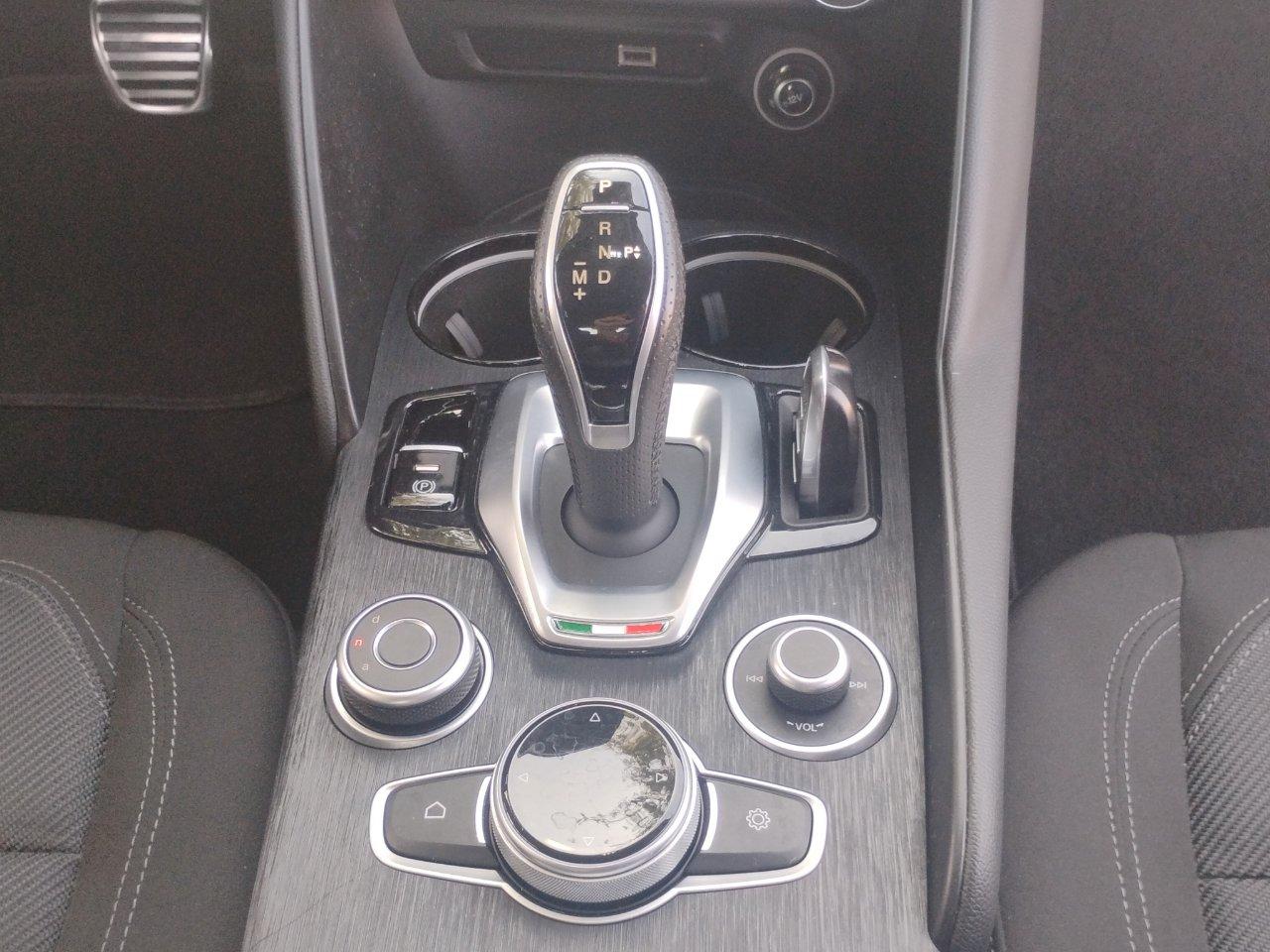 Alfa Romeo Giulia 2.2 t Super.160cv .NAVI.TELECAMERA