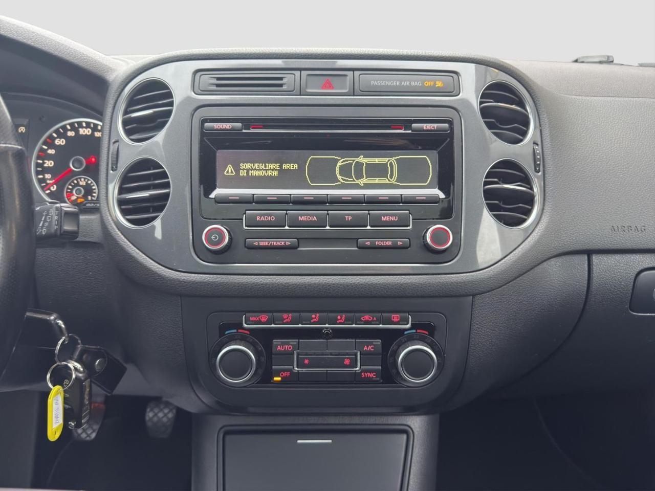 Volkswagen Tiguan 2.0 TDI 140 CV Sport & Style *TETTO APRIBILE*