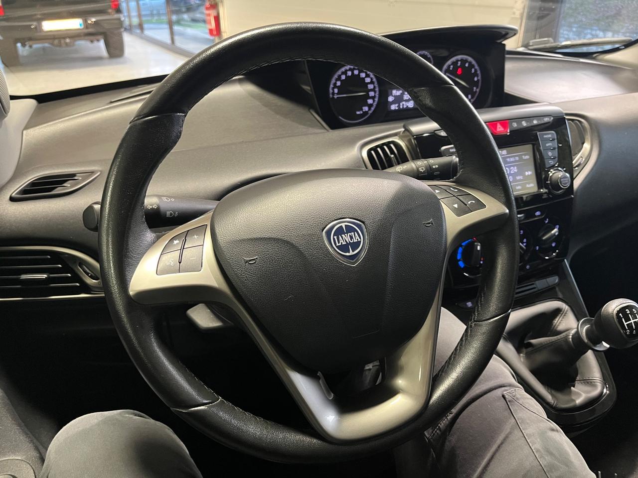 Lancia Ypsilon 1.2 69 CV 5 porte Black and Noir