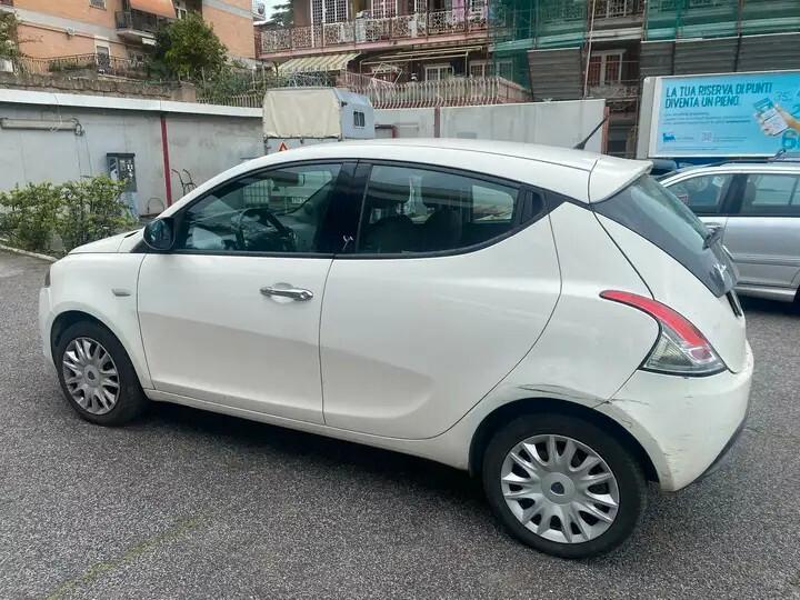 Lancia Ypsilon 1.3 MJT 16V 95 CV 5 porte S&S Silver
