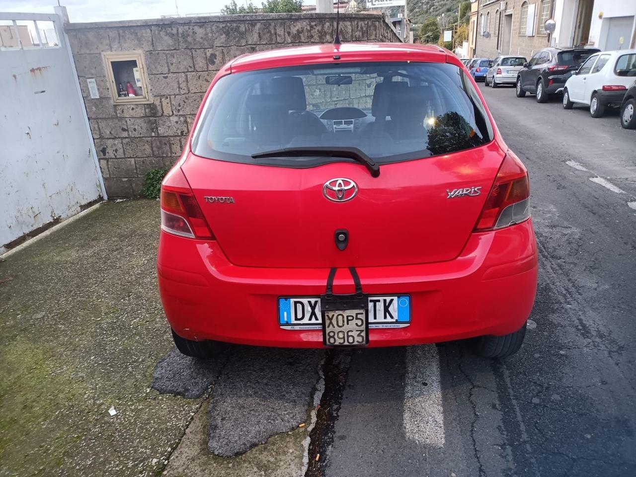Toyota Yaris 1.0 5 porte