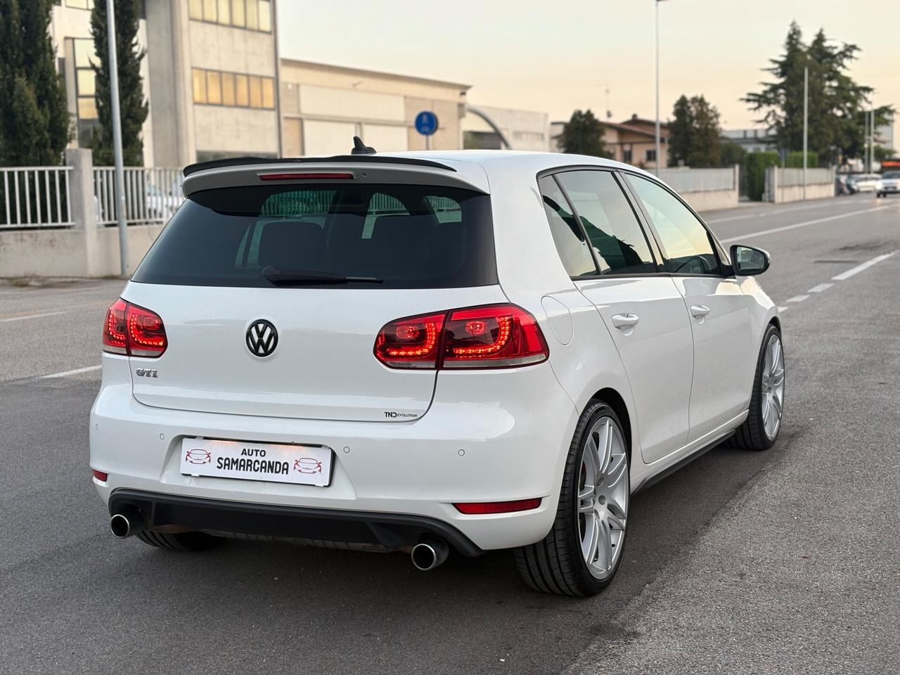 Volkswagen Golf GTI 2.0 TSI 5p.