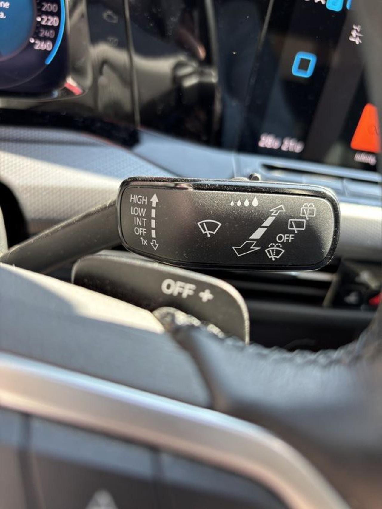 Volkswagen Golf 1.0 eTSI EVO DSG Active NAVI-LED-16"