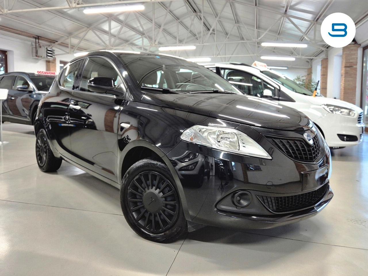 Lancia Ypsilon 1.0 FireFly 5 porte S&S Hybrid Silver