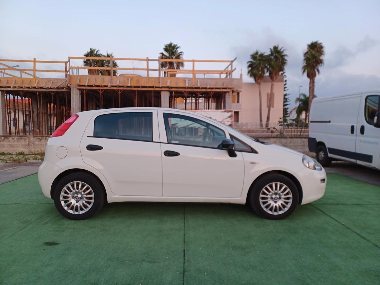 Fiat Punto 1.3 MJT II S&S 95 CV 5 porte Street