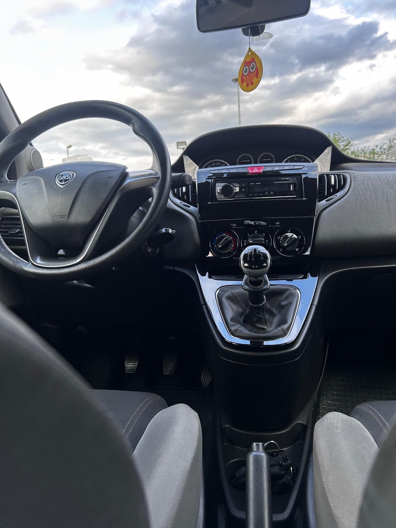 Lancia Ypsilon 1.2 69 CV 5 porte GPL Ecochic Silver