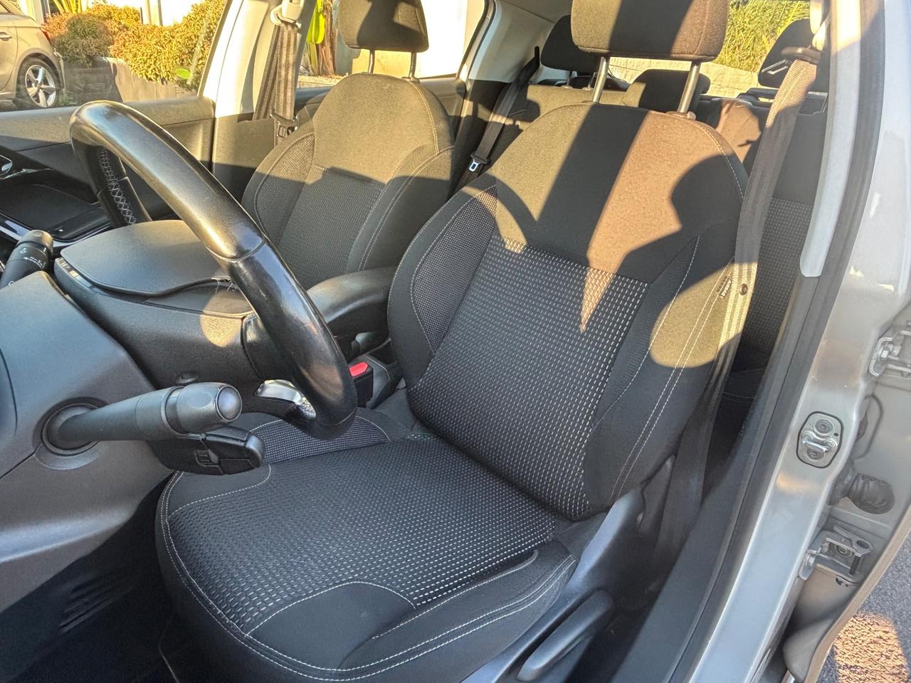 Peugeot 208 PureTech 82 5 porte Allure