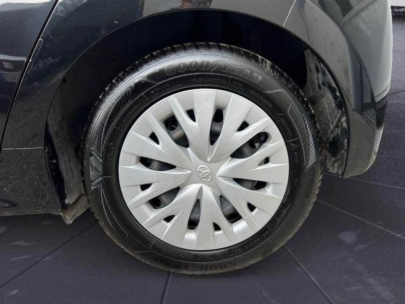 Toyota Yaris 4ª serie 1.5 Hybrid 5 porte Active