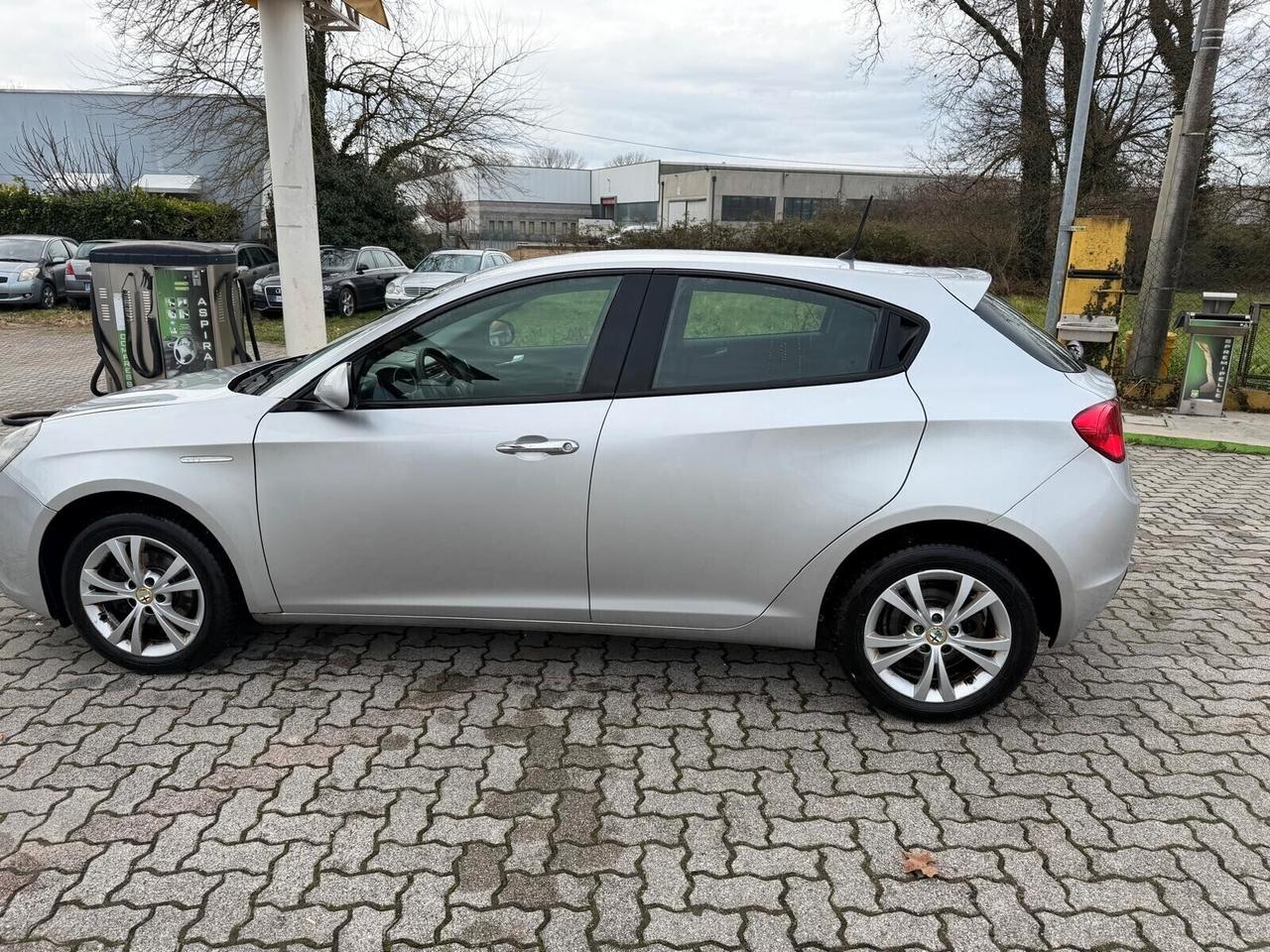 Alfa Romeo Giulietta 1.6 JTDm-2 105 CV Exclusive MODEL. 2014