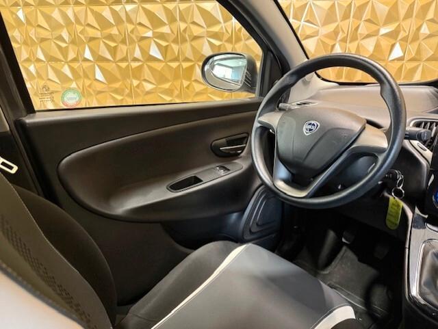 Lancia Ypsilon 1.2 69 CV 5 porte Gold