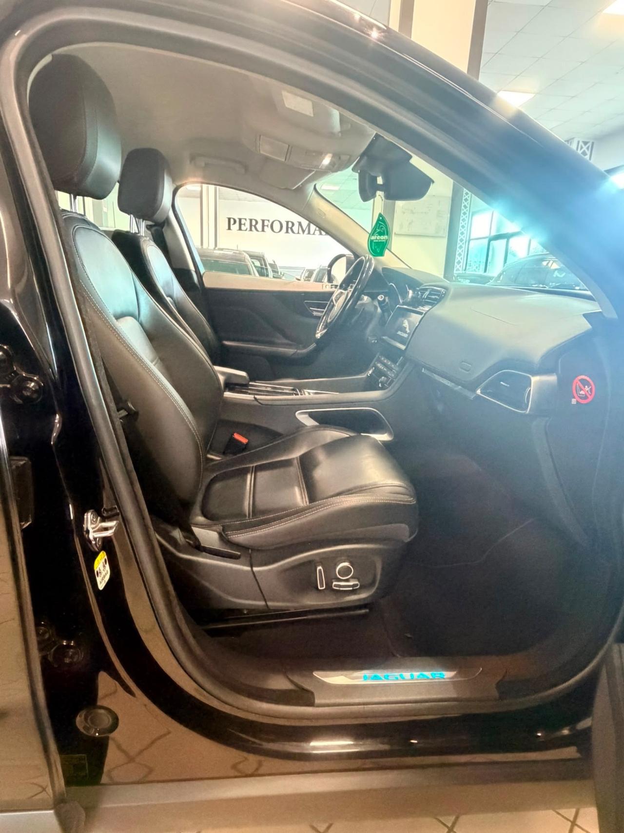 Jaguar F-Pace 2.0 D 180 CV AWD aut. Prestige