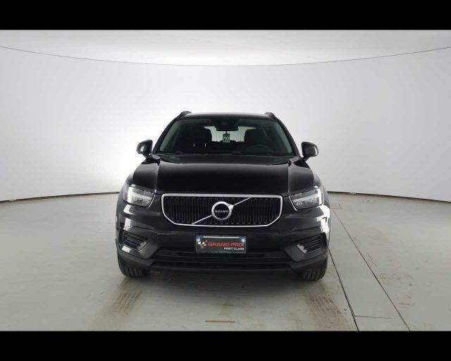 VOLVO XC40 T2 Momentum Core