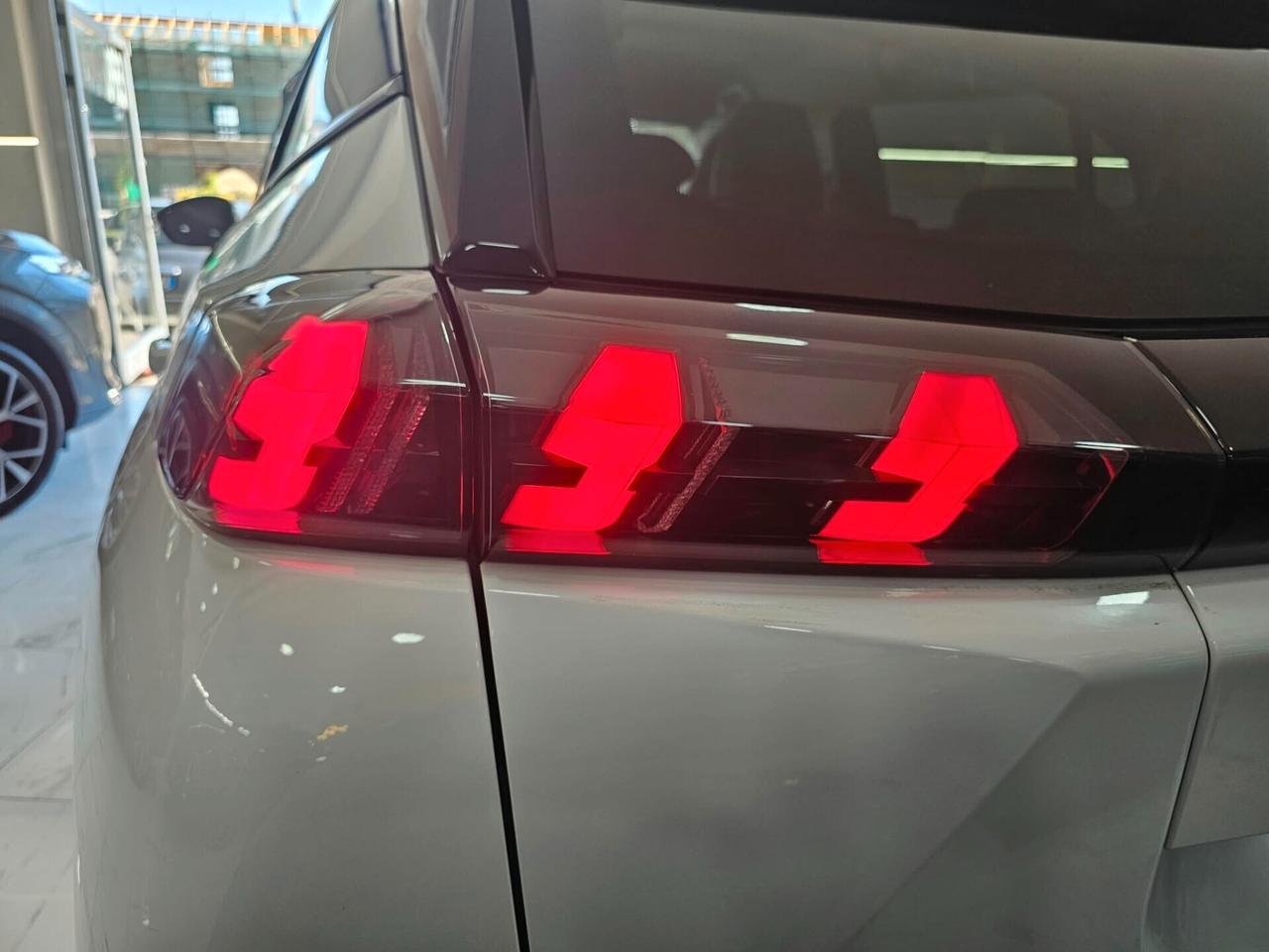 NUOVA PEUGEOT 2008 ALLURE PACK BICOLOR EDITION 1.5 BLUEHDI 131CV EAT8 F1