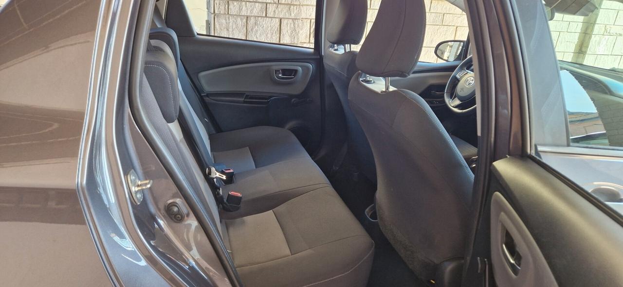 Toyota Yaris 1.5 5 porte 37.400 km Tagliandi