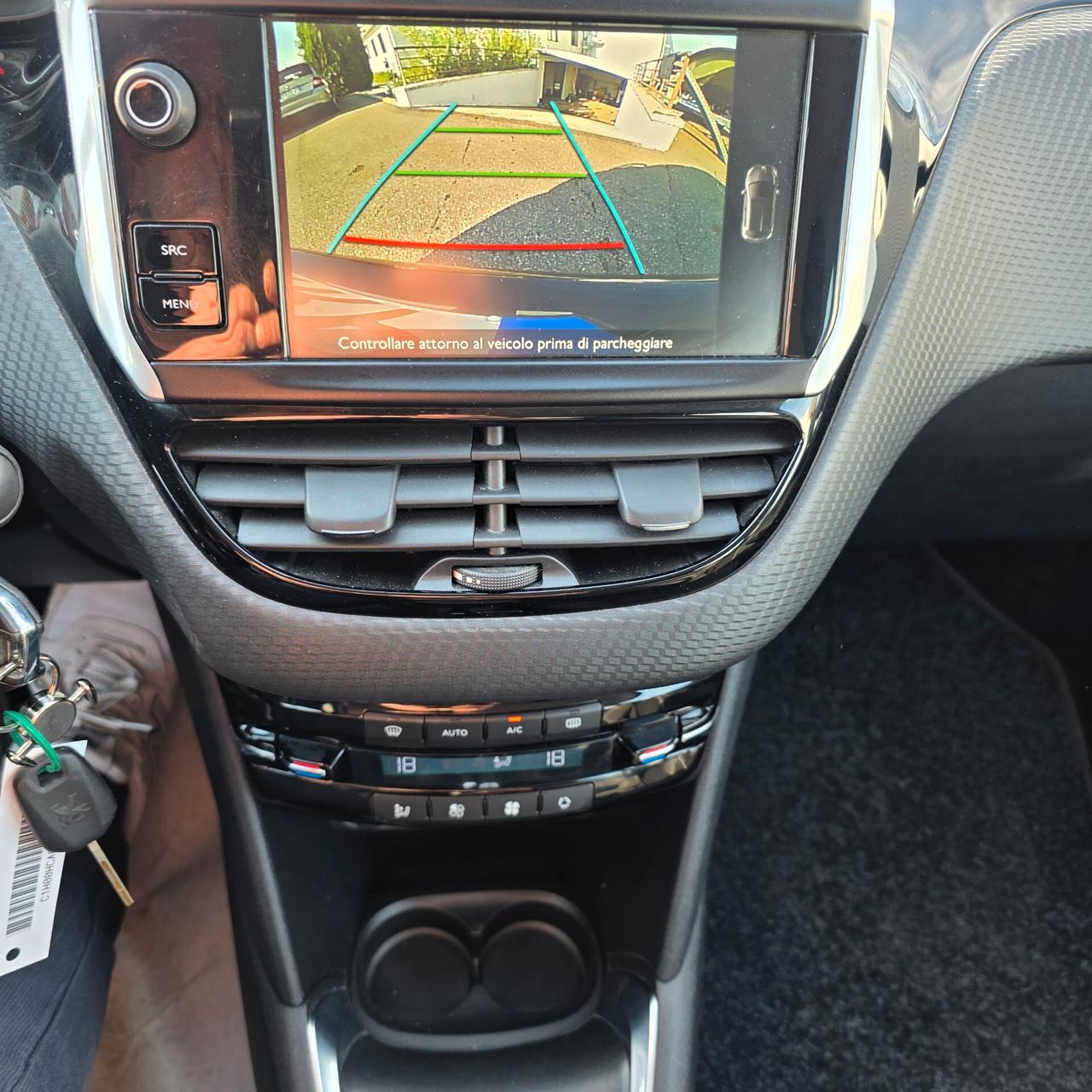 Peugeot 208 1.6 HDi 100 CV 5 porte GT Line Neopatentati ok -VEDI BENE FOTO-