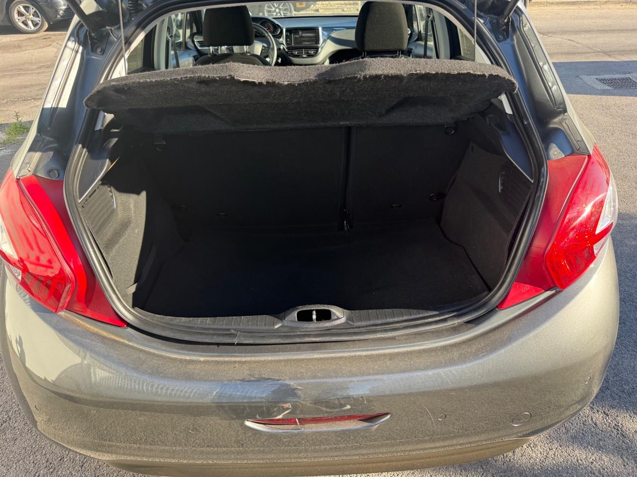 Peugeot 208 1.4 HDi 68 CV 5 porte Allure