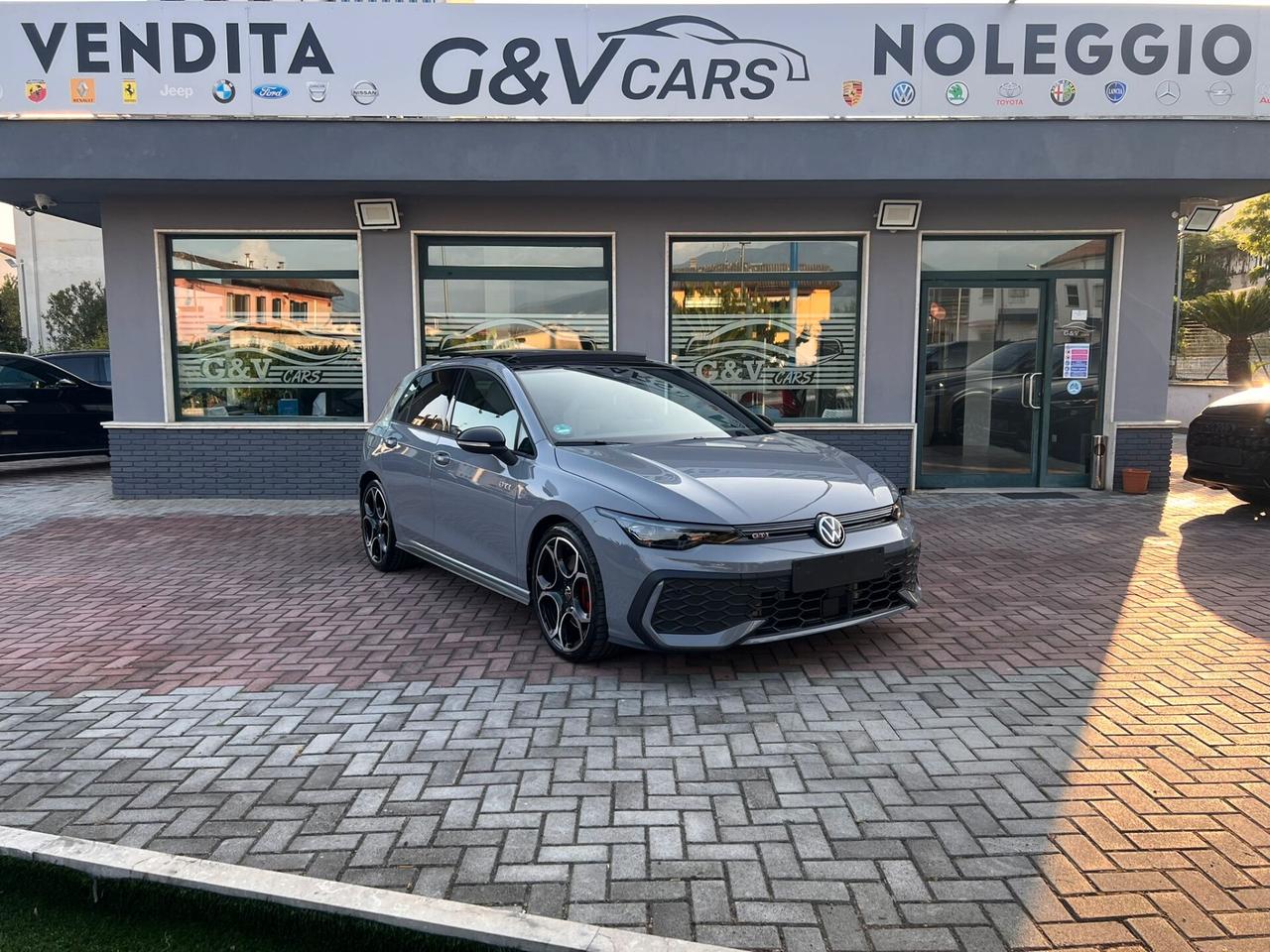 VW Golf GTI 265cv acc€16.625noleggio con riscatto noscoring