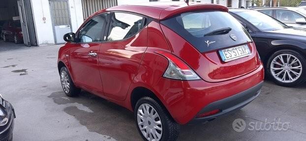 Lancia ypsilon metano e frezione nuova