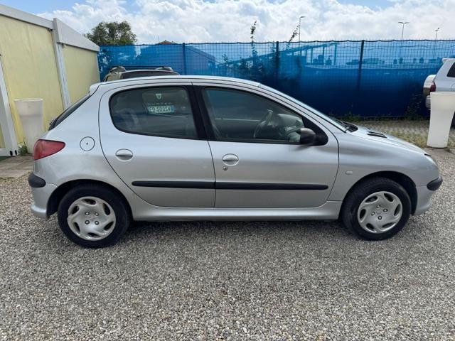 PEUGEOT 206 1.1 5p. Lee
