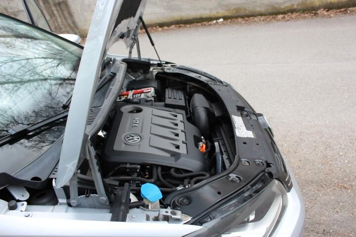 Volkswagen Touran Business 1.6 TDI Comfortline 7 POSTI 8 PNEUMATICI SU CERCHIO IN LEGA ORIGINALE