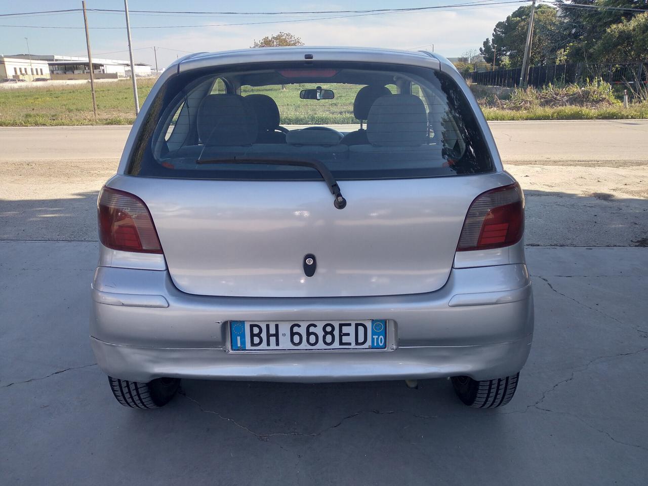 Toyota Yaris 1.0i 16V cat 3 porte Sol