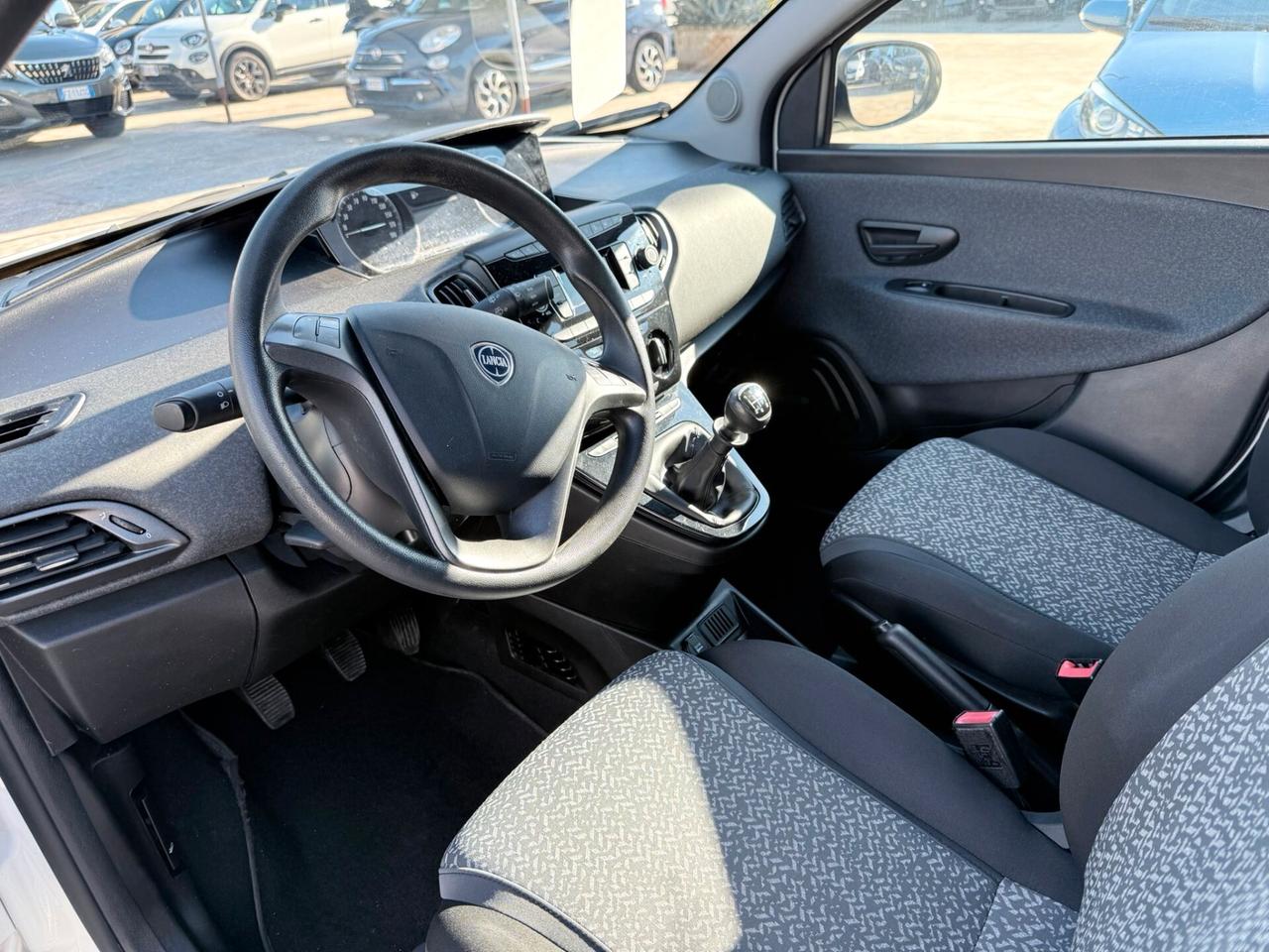 Lancia Ypsilon 1.2 69 CV 5 porte S&S Platinum