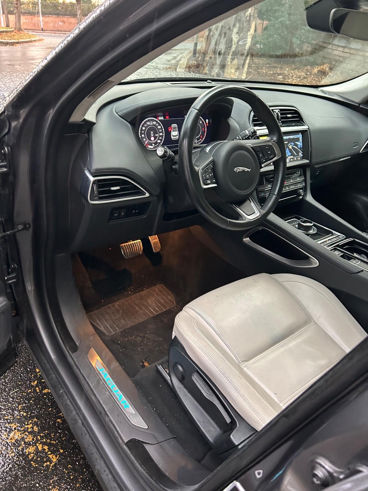 Jaguar F-Pace 2.0 D 180 CV AWD