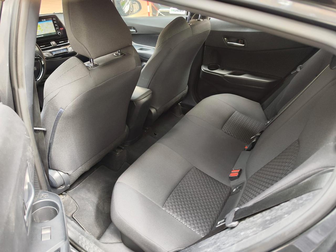 Toyota C-HR 1.8 Hybrid Business