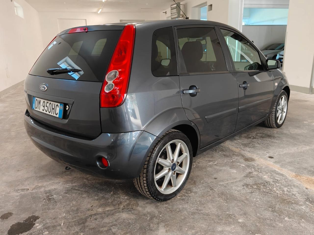 Ford Fiesta 1.2 16V 5p. Ghia
