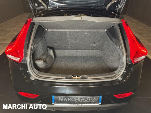 VOLVO V40 T2 Plus