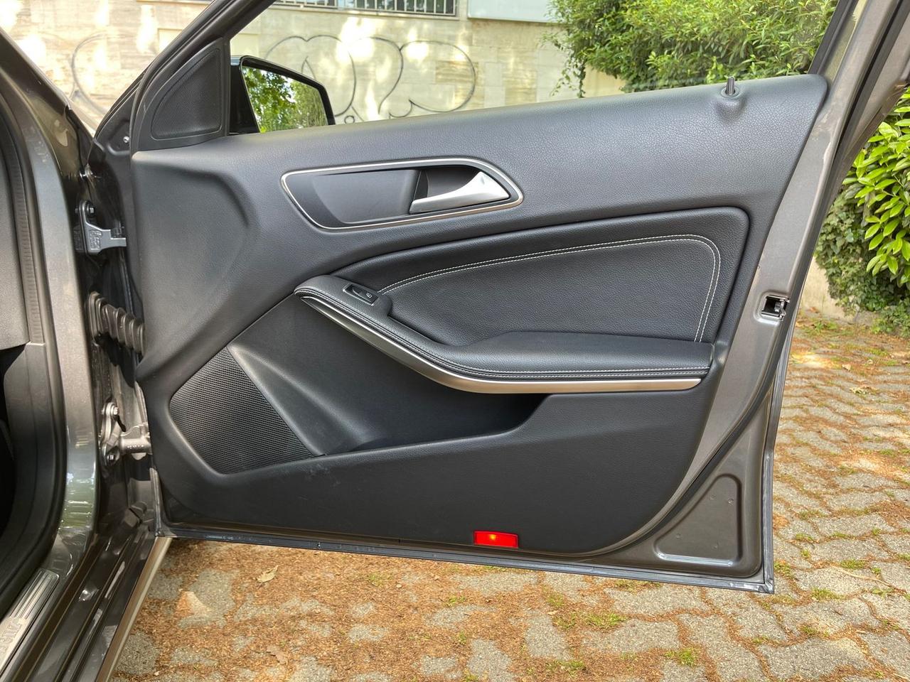 Mercedes-Benz A 200 Business A 200 D