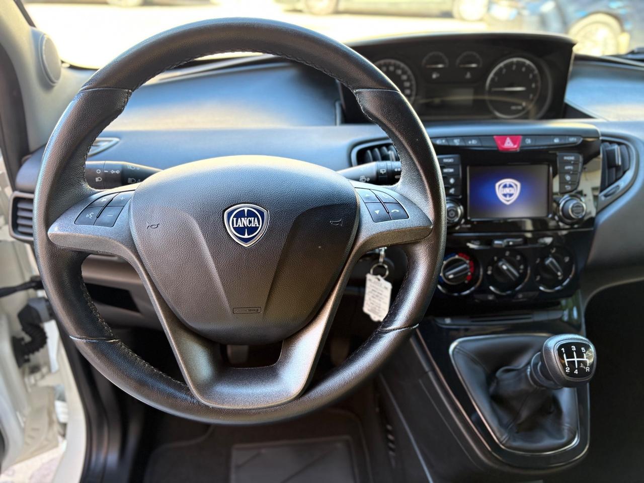 Lancia Ypsilon 1.2 69 CV 5P Gold UCONNECT Blue&Me