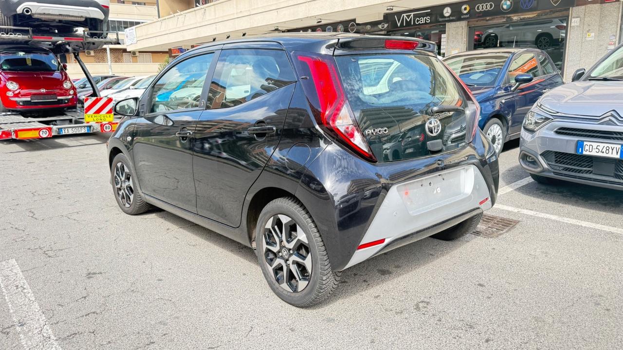 Toyota Aygo Connect 1.0 VVT-i 72 CV 5 porte x-play LED NAVI KAMERA CERCHI 16 PDC BLUETOOTH